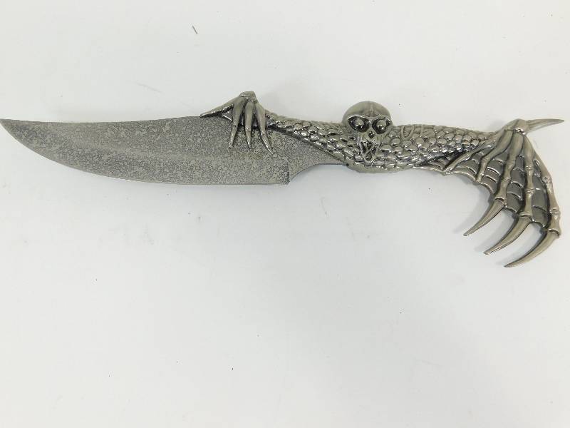 lot 20 image: Vintage Dagger