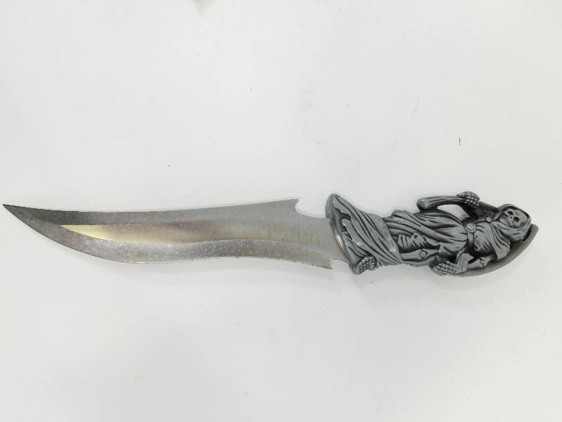 lot 28 image: 440 Stainless Steel Dagger