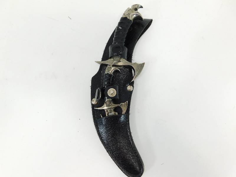 lot 31 image: Two Piece Stainless Steel Survival Knife Set In Carrying Case