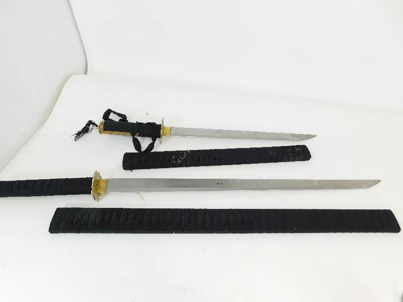 lot 41 image: Two Piece Stainless Steel Sword & Saber Set Made In Pakistan In Sheaths