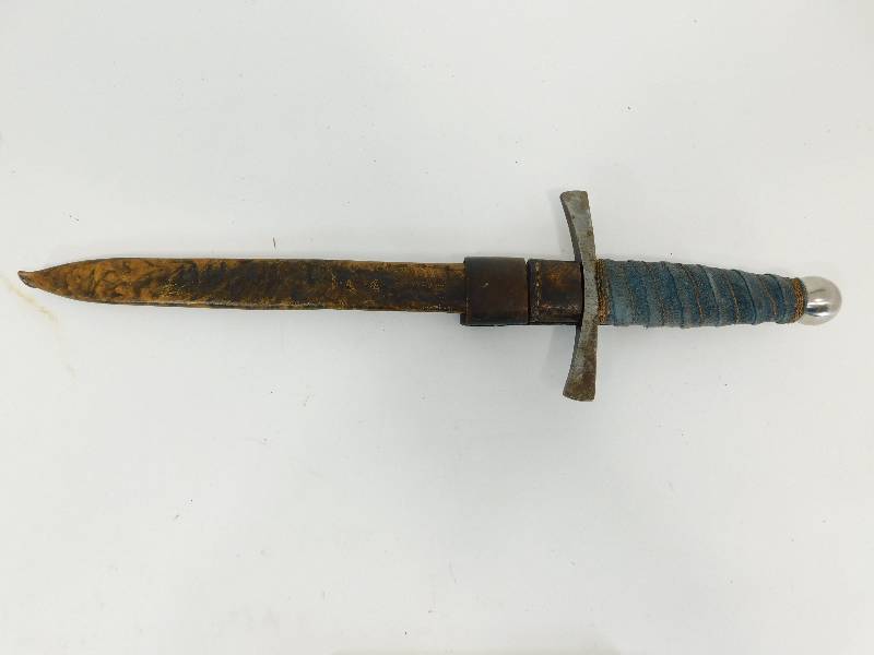 lot 49 image: Vintage Starfire Dagger USA With Brown Leather Sheath
