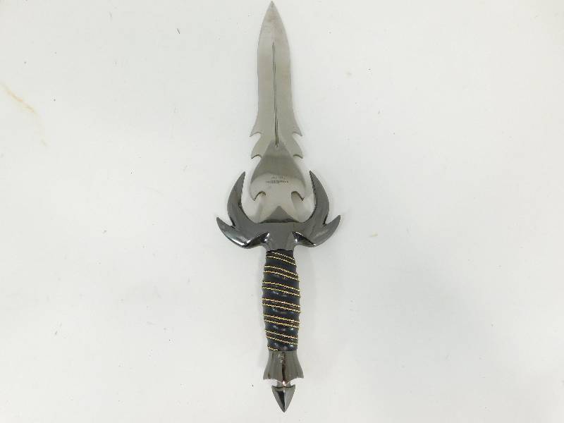 lot 56 image: UC850 Stainless Steel Dagger Made In Taiwan