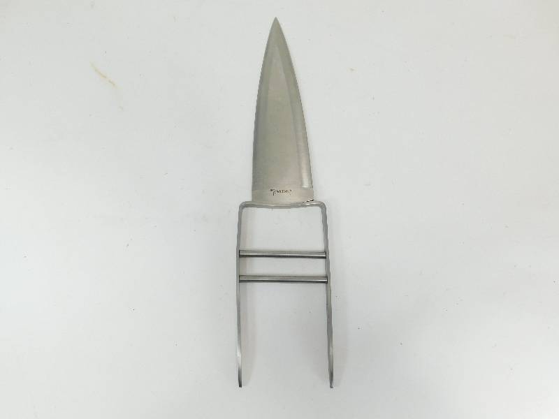 lot 62 image: Tomahawk XL1250 Stainless Steel Dagger