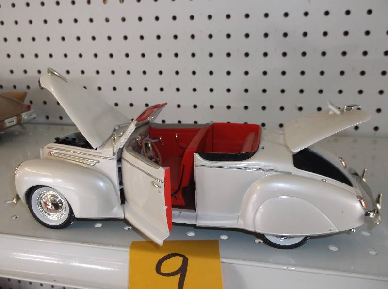 1939 convertible Lincoln Zephyr