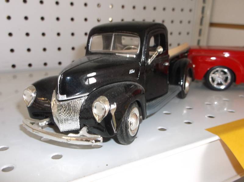 Chevrolet SSR and Ford pickup truck