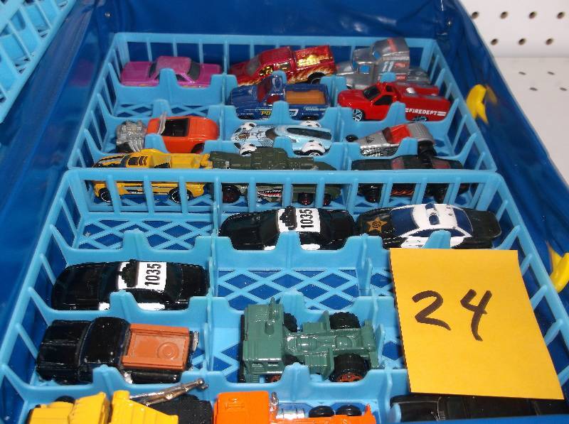 Car case with Matchbox and Hotwheels tell cars