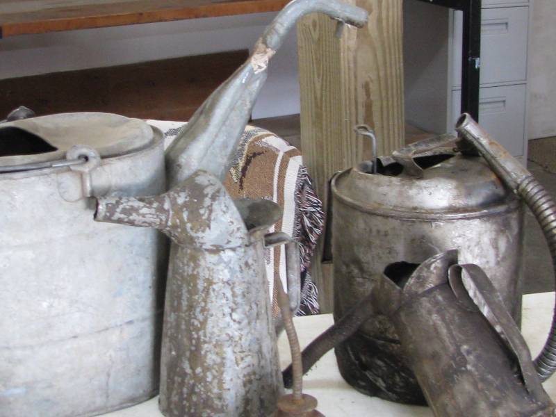 lot 4 image: Oil Cans