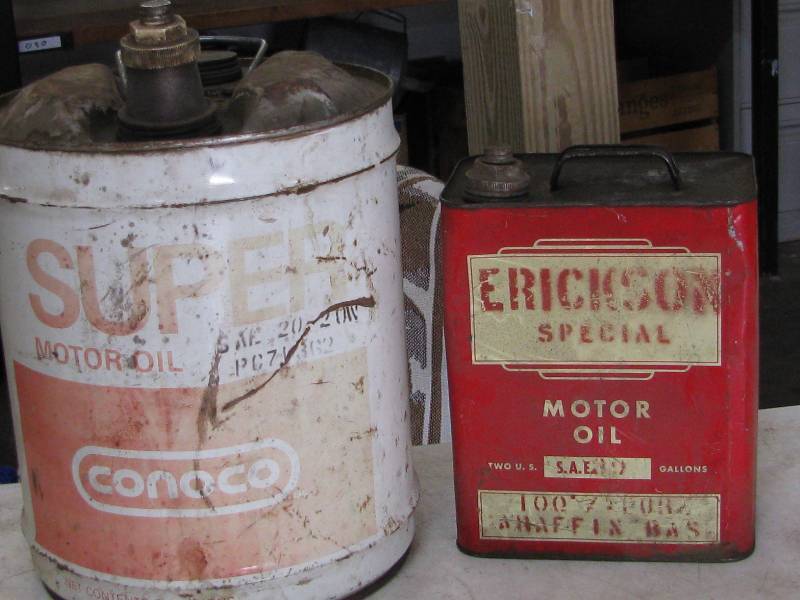 lot 11 image: Oil Cans
