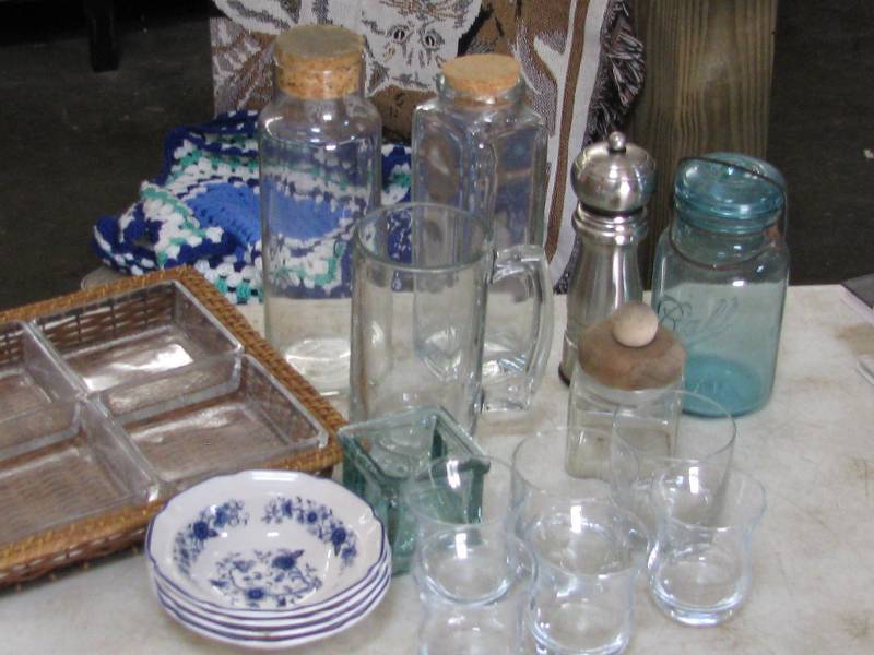 lot 20 image: Misc Glassware