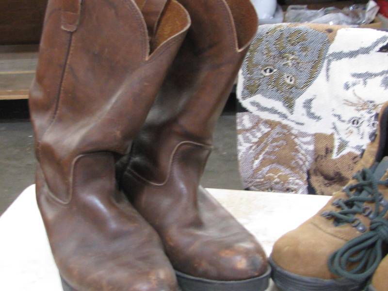 lot 45 image: Boots & Shoes