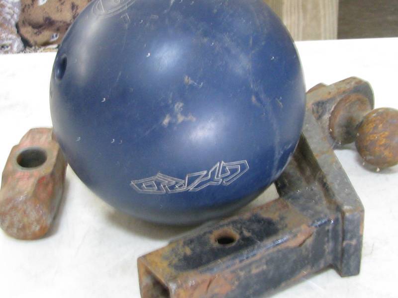 lot 54 image: Trailer Hitch Stem wBall