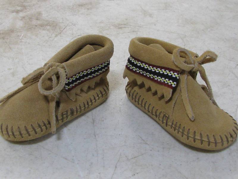 lot 71 image: Minnetonka Moccasins