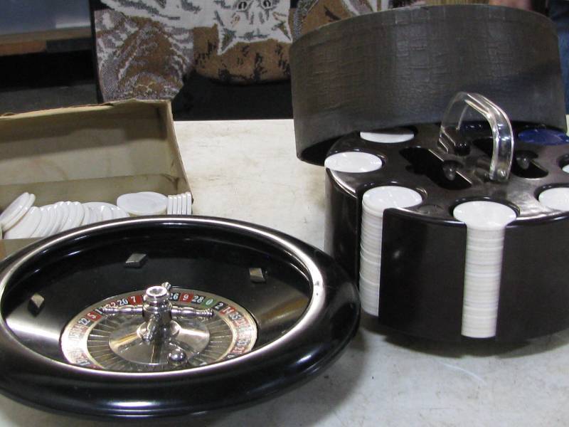 lot 72 image: Roulette Wheel & Chips