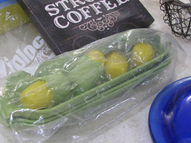lot 108 image: PotteryGlasswareKitchen
