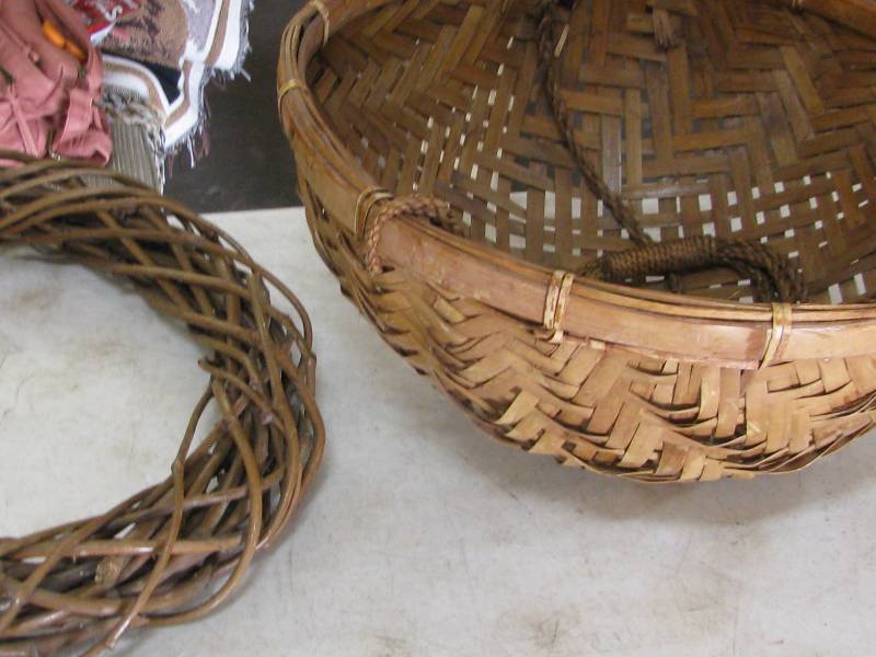 lot 132 image: Hanging Basket & Wreath