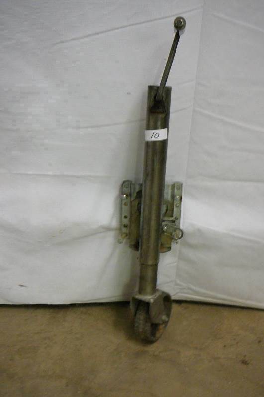 lot 10 image: Trailer Tongue Jack