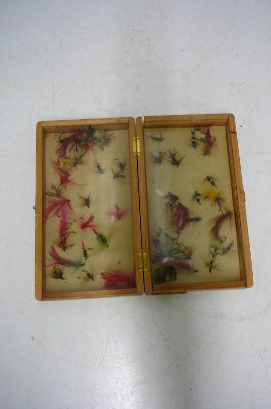lot 17 image: 1950s Sakura Wooden Box Fly Fishing Kit
