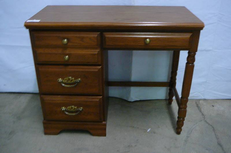 lot 1 image: Wooden Desk
