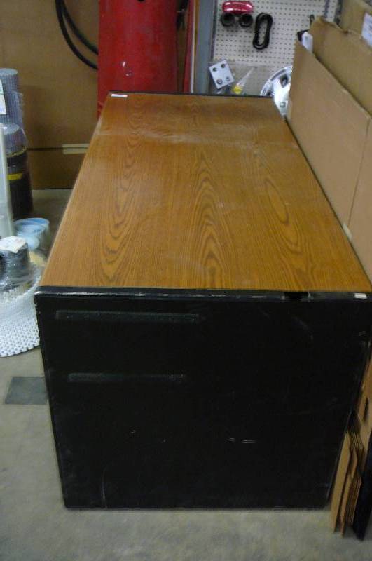 lot 20 image: Metal desk 65 X 30