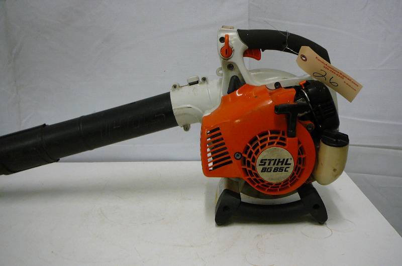 lot 26 image: Stihl B6 85c Gas Blower