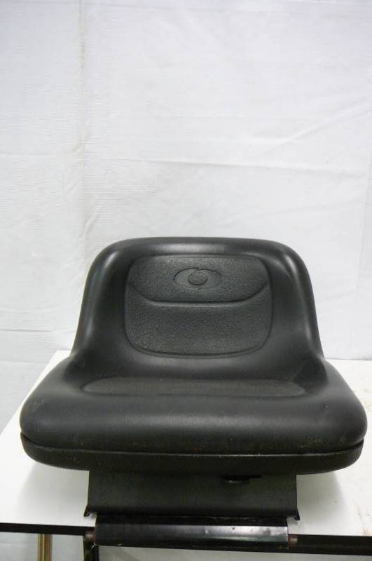 lot 27 image: Lawn Tractor Seat