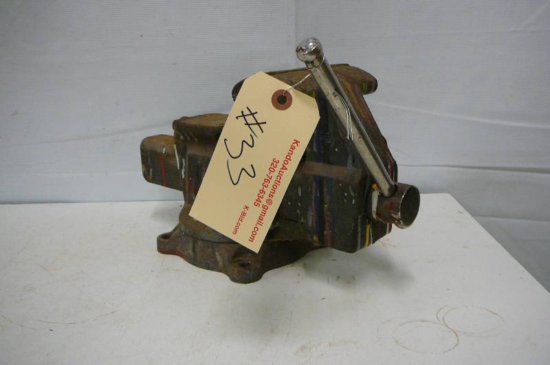 lot 33 image: Craftsman 12 Bench Vise
