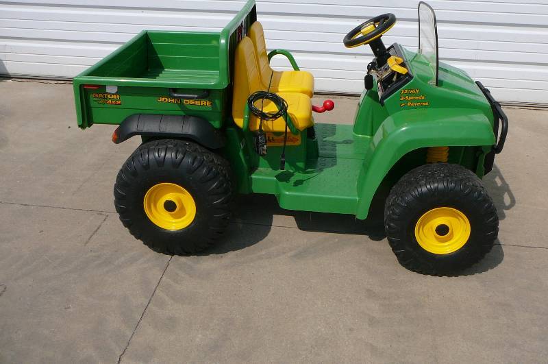 Kids John Deere Gator 4X2 Consignment Auction 594 KBID