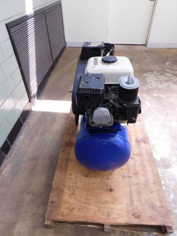lot 36 image: Air Compressor