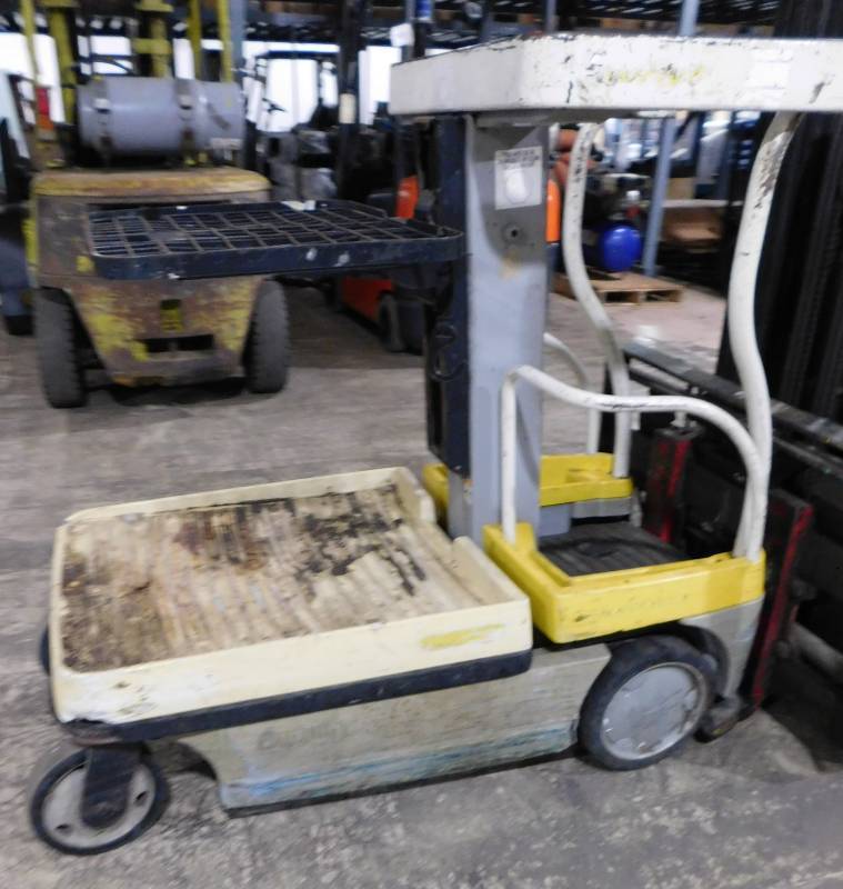 lot 8 image: Crown Wave 50-84 Man Lift