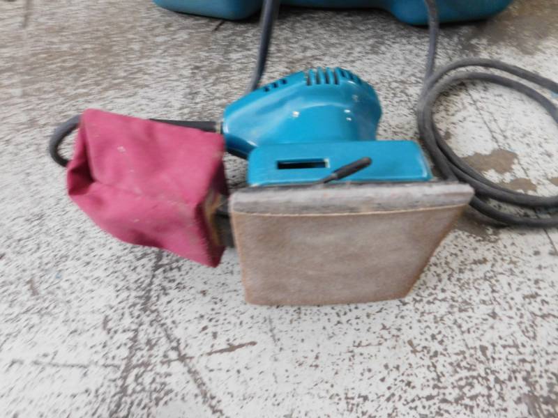 lot 17 image: Makita B04552 Sander