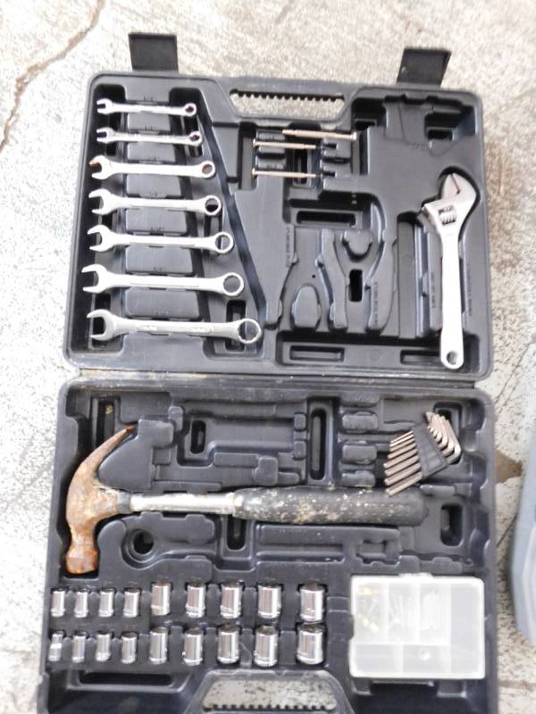 lot 19 image: Tool Kits
