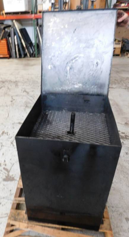 lot 6 image: Heavy Duty Parts Wash Bin