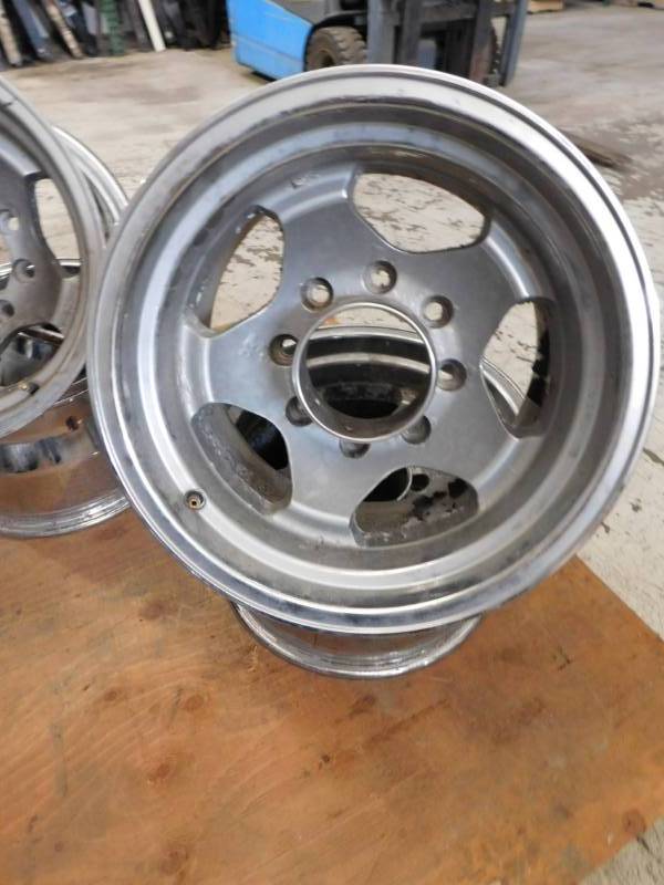 lot 9 image: 4 - 12 x 16 Truck Rims