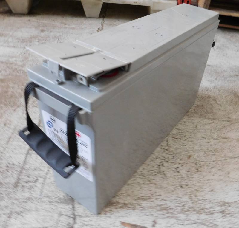 lot 31 image: One GS Ply 12V 185FT Battery