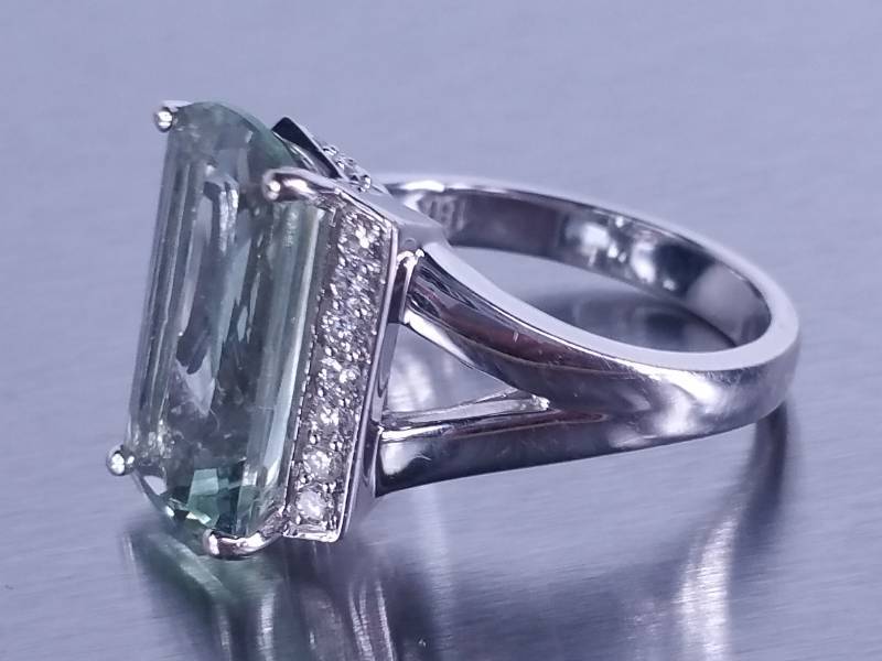 lot 5 image: Diamond Designer Ring 18k
