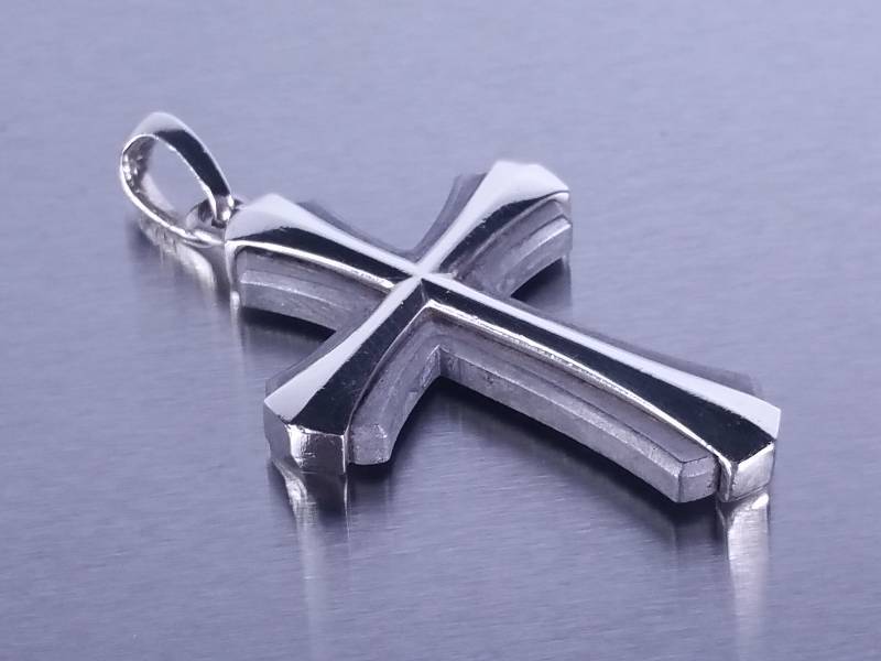 lot 6 image: David Yurman Designer Cross