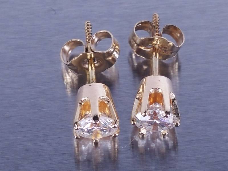 lot 8 image: Large Diamond Stud Earrings 14k