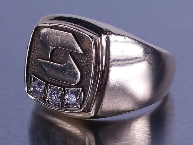 lot 9 image: Mens Past, Present, and Future Diamond Ring