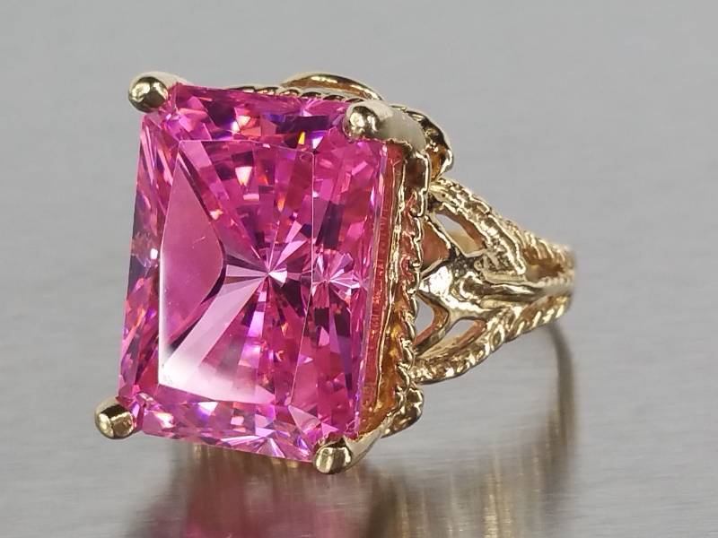 lot 13 image: Large Pink Sapphire Ring in Yellow Gold