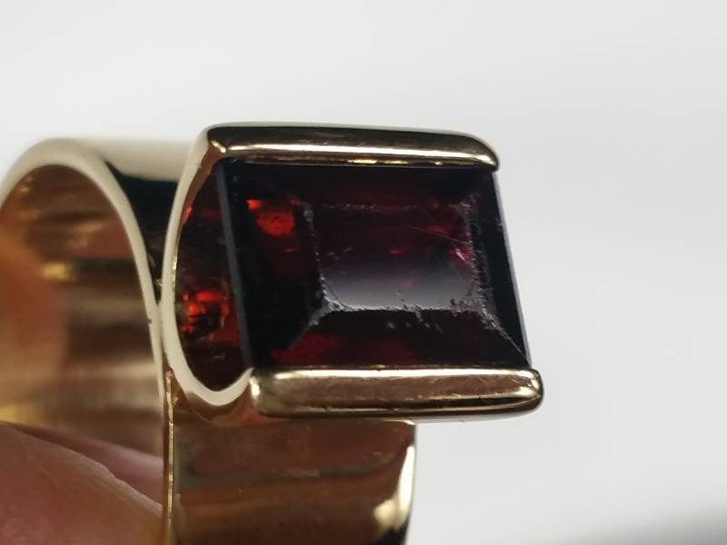 lot 19 image: 2ct Natural Deep Garnet Ring 14k
