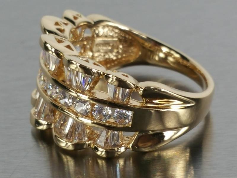lot 20 image: Dinner Ring 14k