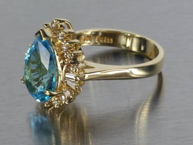 lot 21 image: Natural Blue Topaz and Diamond Ring 14k