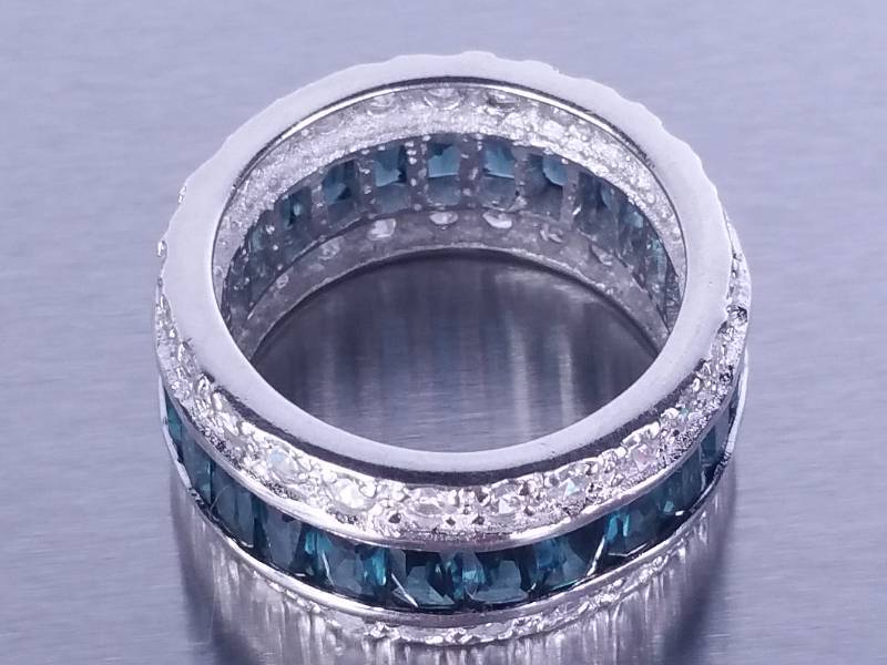 lot 30 image: Eternity Band