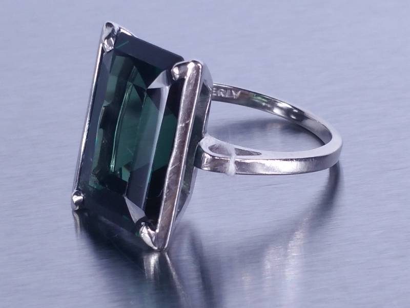 lot 36 image: Emerald Estate Ring in White Gold