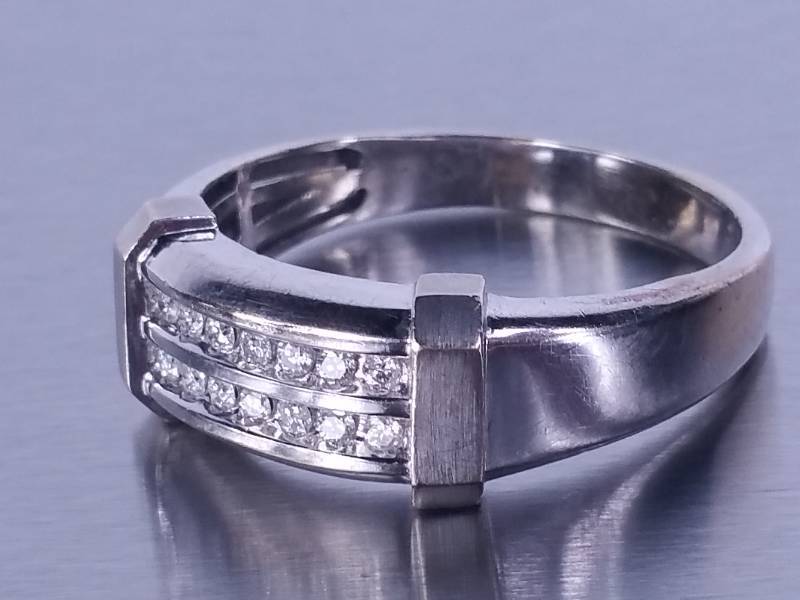 lot 37 image: Mens Diamond Wedding Ring in White Gold