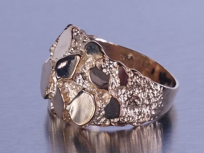 lot 40 image: Gold Nugget Estate Ring in Yellow Gold