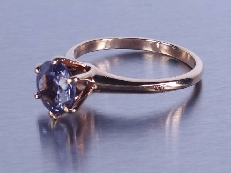 lot 41 image: Amethyst Solitaire Ring in Yellow Gold