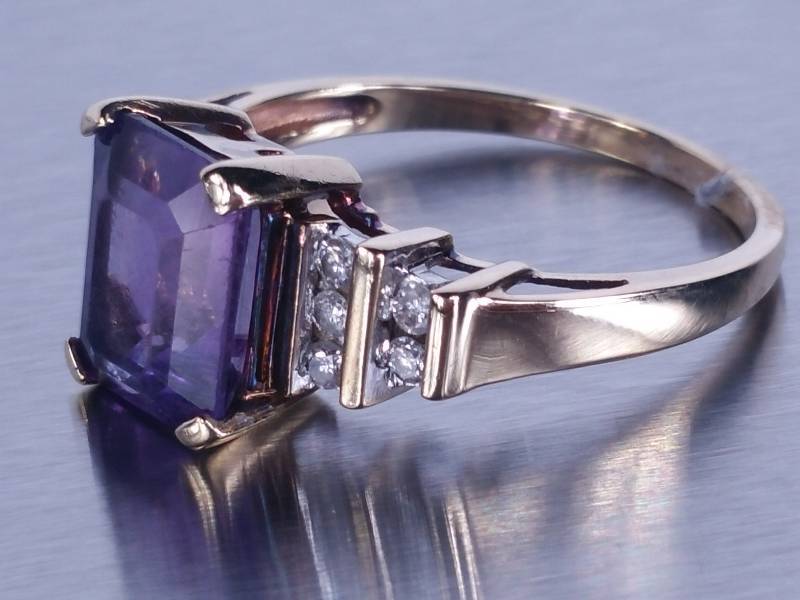 lot 47 image: 2ct Amethyst and Diamond Ring 14k