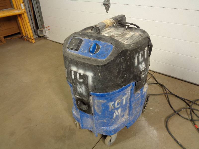 lot 9 image: Nilfisk Alto Dust Vacuum