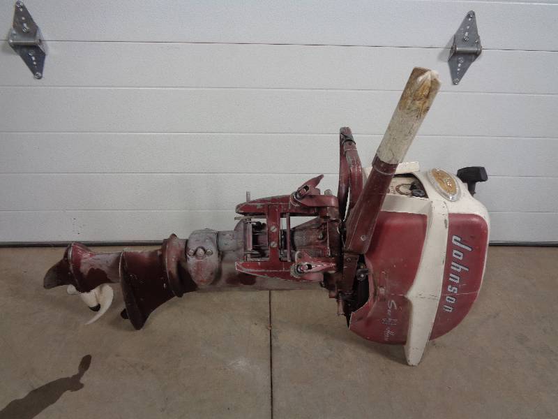 lot 14 image: 5.5 HP Johnson Boat Motor